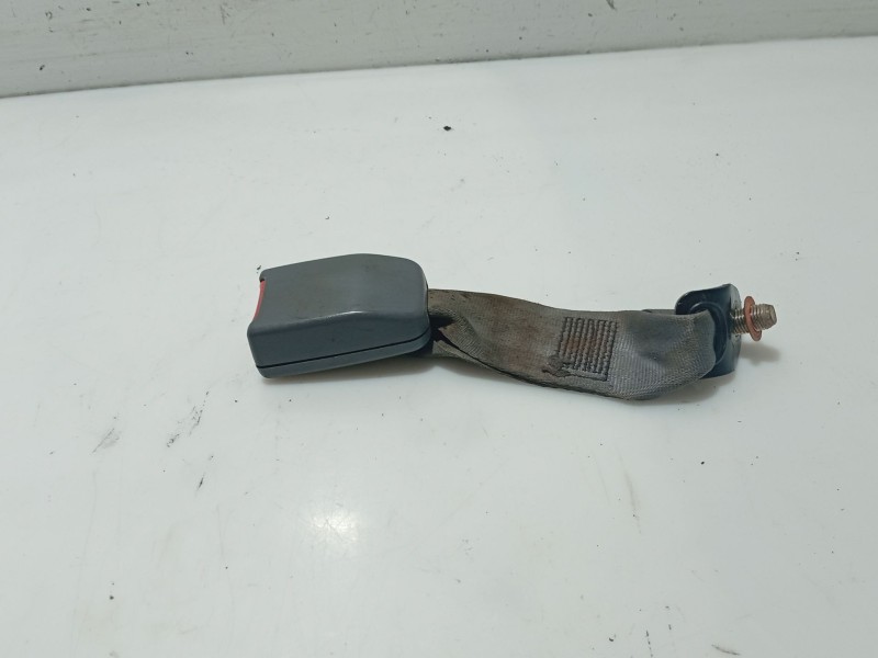 Recambio de anclaje cinturotrasero central para hyundai accent ii (lc) 1.3 referencia OEM IAM 8983025910LT  