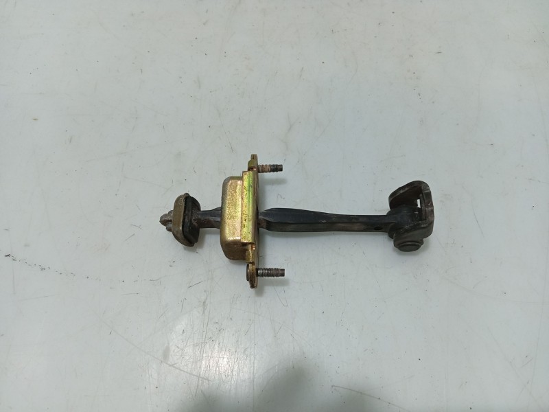 Recambio de retenedor puerta para ford mondeo iii (b5y) 2.0 tdci referencia OEM IAM 4736916  