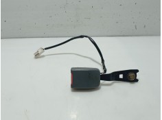 Recambio de anclaje cinturon delantero izquierdo para hyundai accent ii (lc) 1.3 referencia OEM IAM 8883025201SX  
