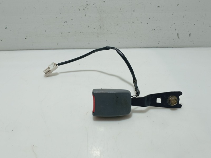 Recambio de anclaje cinturon delantero izquierdo para hyundai accent ii (lc) 1.3 referencia OEM IAM 8883025201SX  