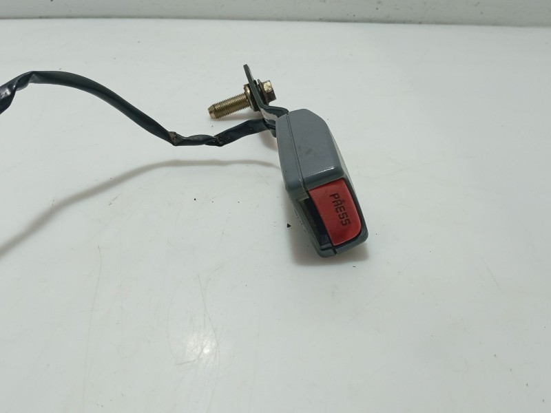 Recambio de anclaje cinturon delantero izquierdo para hyundai accent ii (lc) 1.3 referencia OEM IAM 8883025201SX  