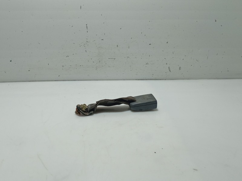 Recambio de anclaje cinturotrasero central para hyundai accent ii (lc) 1.3 referencia OEM IAM 8983025910LT  