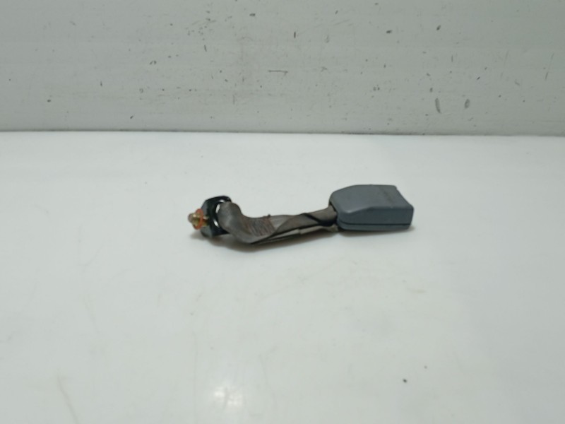 Recambio de anclaje cinturotrasero central para hyundai accent ii (lc) 1.3 referencia OEM IAM 8983025910LT  