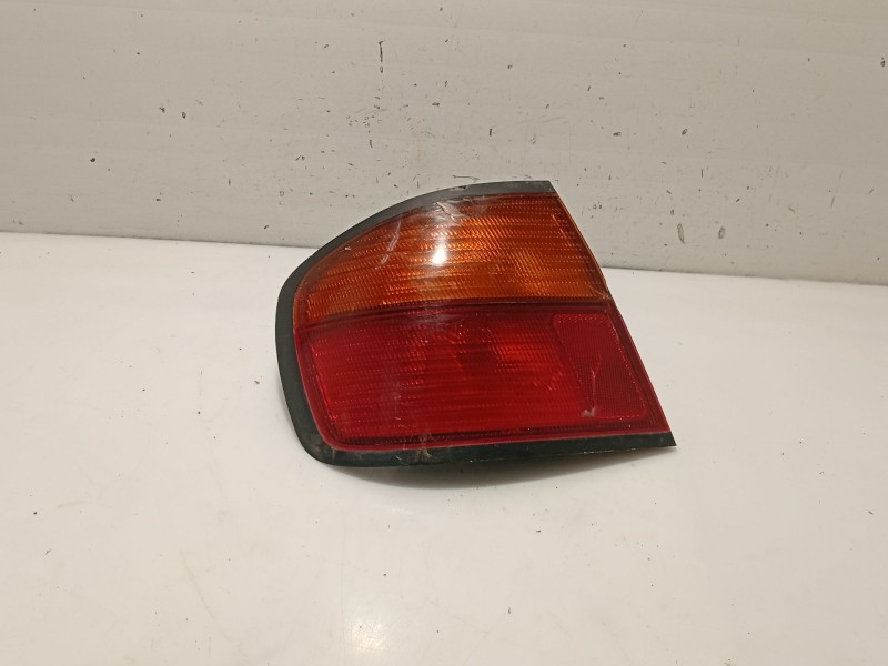 Recambio de piloto trasero izquierdo para nissan primera hatchback (p11) 2.0 td referencia OEM IAM 265552F025  