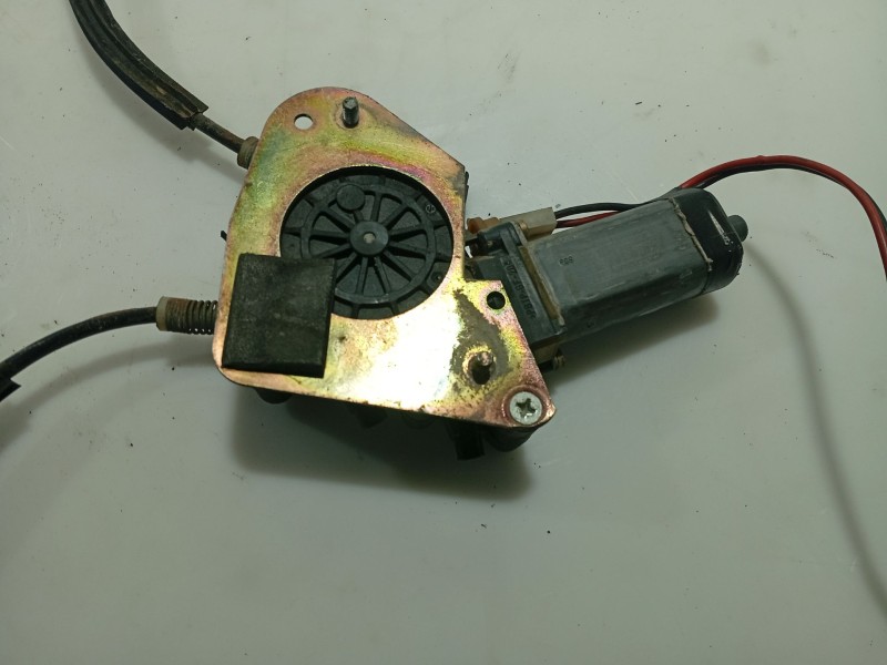 Recambio de elevalunas delantero izquierdo para daewoo lanos (klat) 1.3 referencia OEM IAM 96130207  