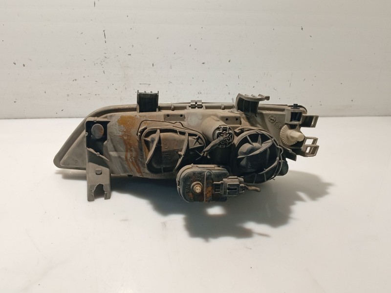 Recambio de faro izquierdo para nissan primera hatchback (p11) 2.0 td referencia OEM IAM 260602F925  