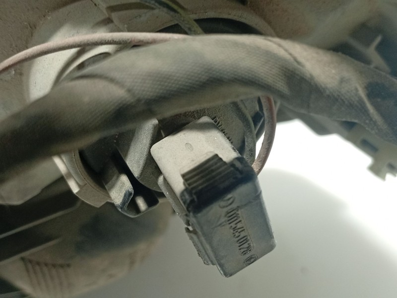 Recambio de faro derecho para mercedes-benz clase a (w168) 1.4 cat referencia OEM IAM A1688200261  