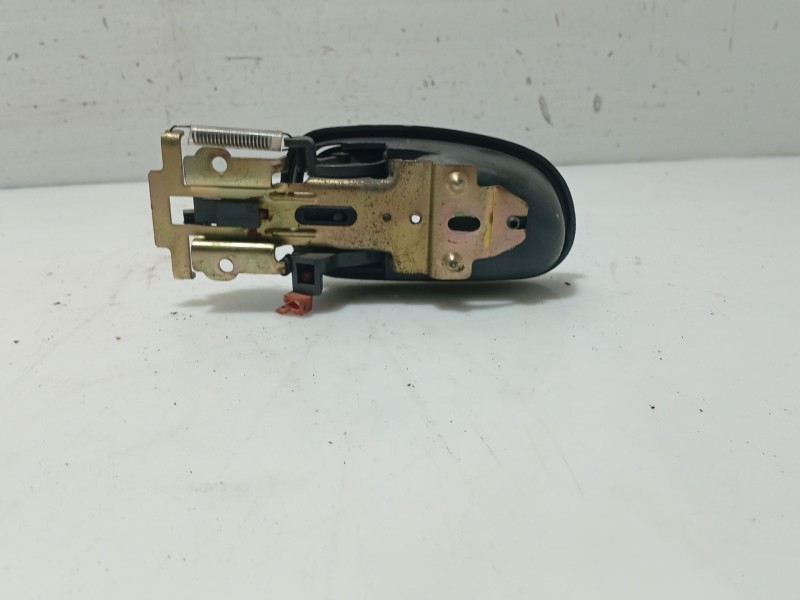 Recambio de maneta interior delantera derecha para kia sephia sedán (fa) 1.5 i referencia OEM IAM 0K9A458330C96  