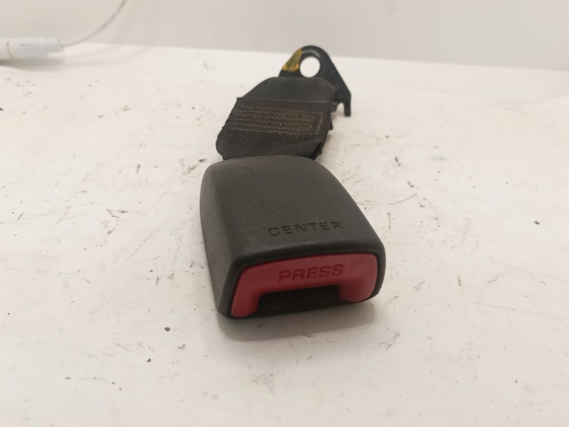 Recambio de anclaje cinturon trasero central para toyota yaris (ksp9/scp9/nlp9) referencia OEM IAM 733900D050C0  