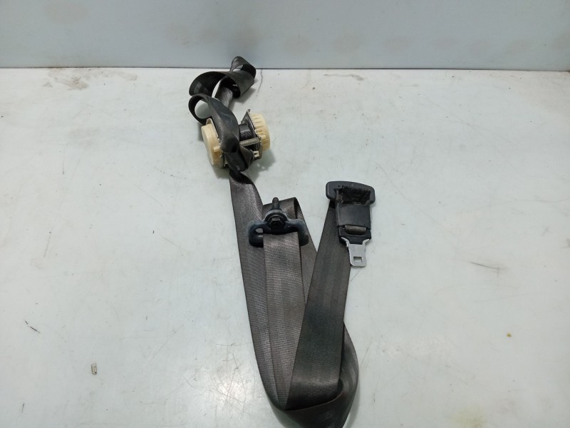 Recambio de cinturon seguridad trasero central para renault clio iii referencia OEM IAM 8200683944  