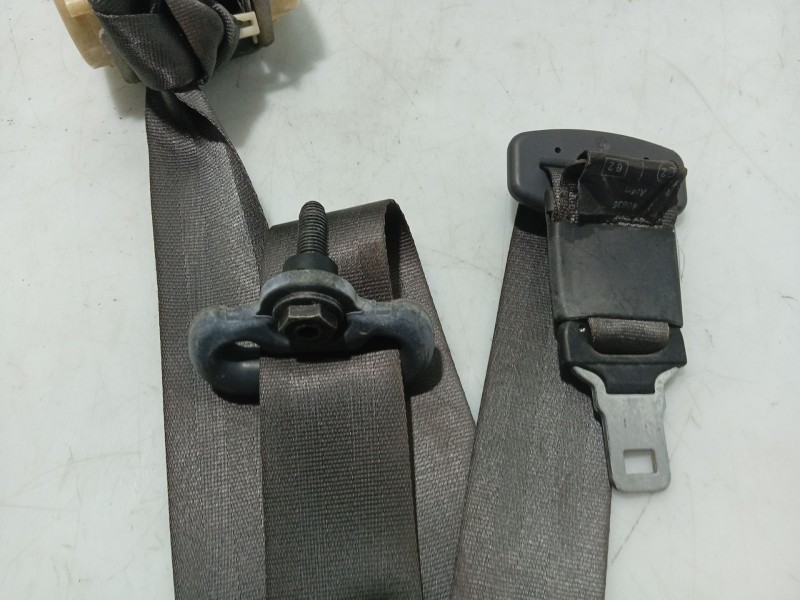 Recambio de cinturon seguridad trasero central para renault clio iii referencia OEM IAM 8200683944  
