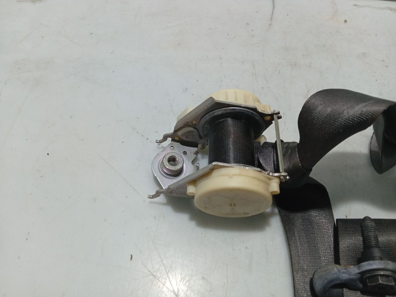 Recambio de cinturon seguridad trasero central para renault clio iii referencia OEM IAM 8200683944  