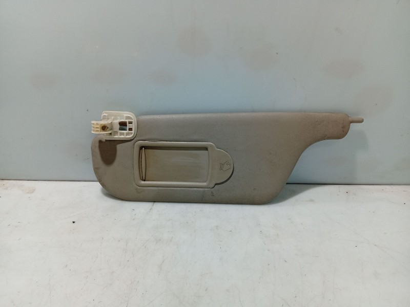 Recambio de parasol derecho para renault clio iii referencia OEM IAM 8200294229  