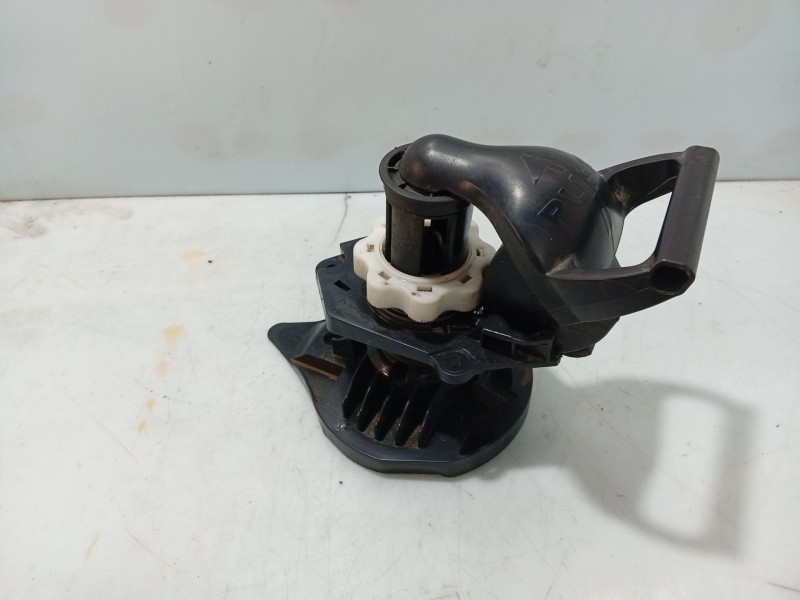 Recambio de soporte para renault clio iii referencia OEM IAM 8200601401  