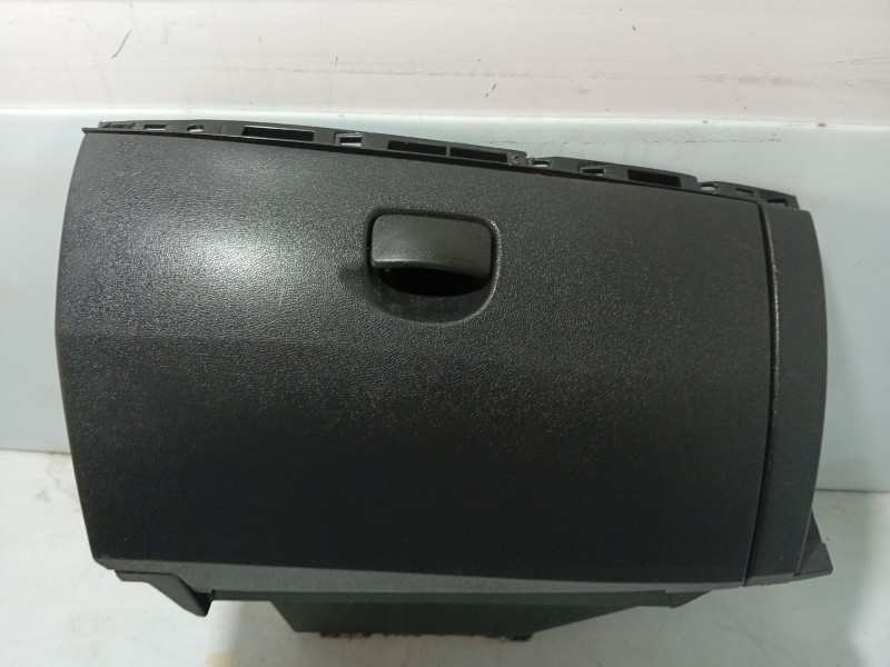 Recambio de guantera para renault clio iii referencia OEM IAM 8200407712  