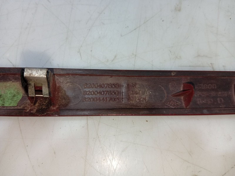 Recambio de moldura para renault clio iii referencia OEM IAM 8200407856  