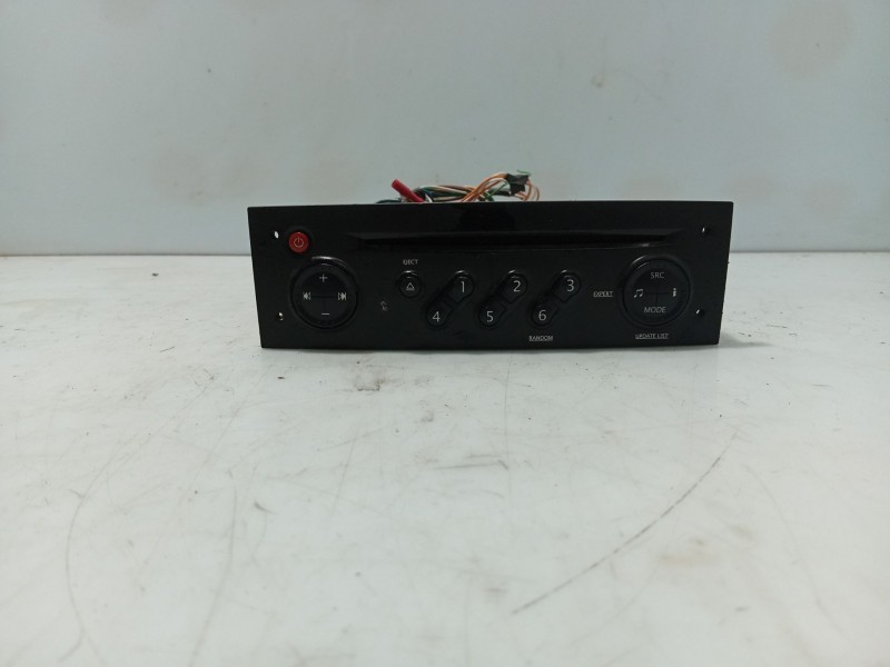 Recambio de sistema audio / radio cd para renault clio iii referencia OEM IAM 8200607915  