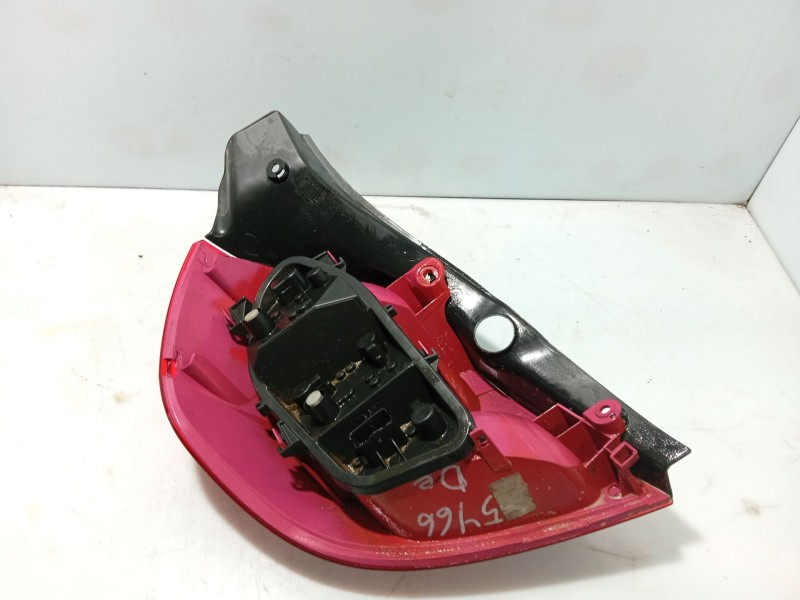 Recambio de piloto trasero derecho para renault clio iii referencia OEM IAM 8200459960  