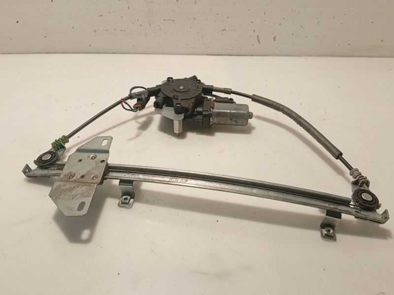 Recambio de elevalunas delantero izquierdo para nissan primera hatchback (p11) 2.0 td referencia OEM IAM 807012F010  