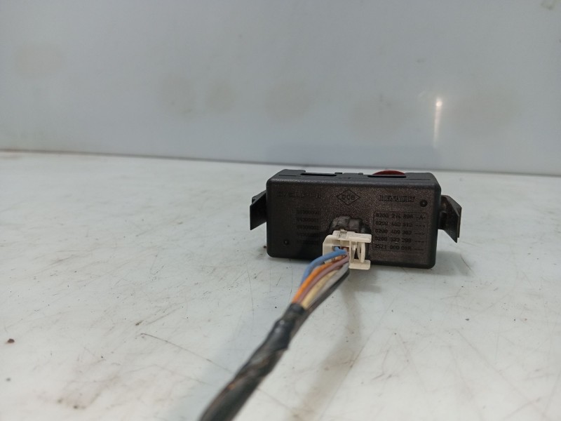 Recambio de warning para renault clio iii referencia OEM IAM 8200214896  