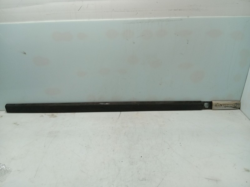 Recambio de moldura para renault clio iii referencia OEM IAM 8200289921  