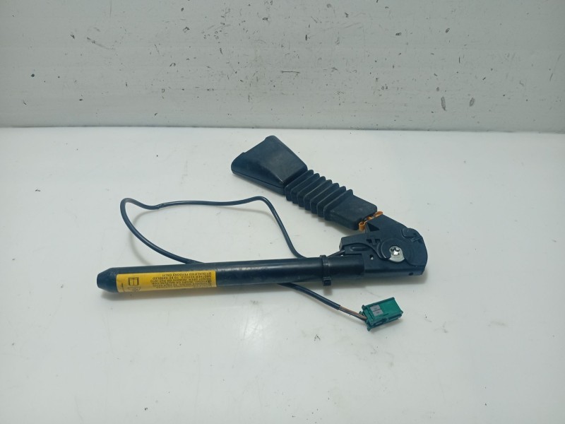 Recambio de anclaje cinturon delantero izquierdo para opel zafira a monospace (t98) 2.0 dti 16v (f75) referencia OEM IAM 0905606