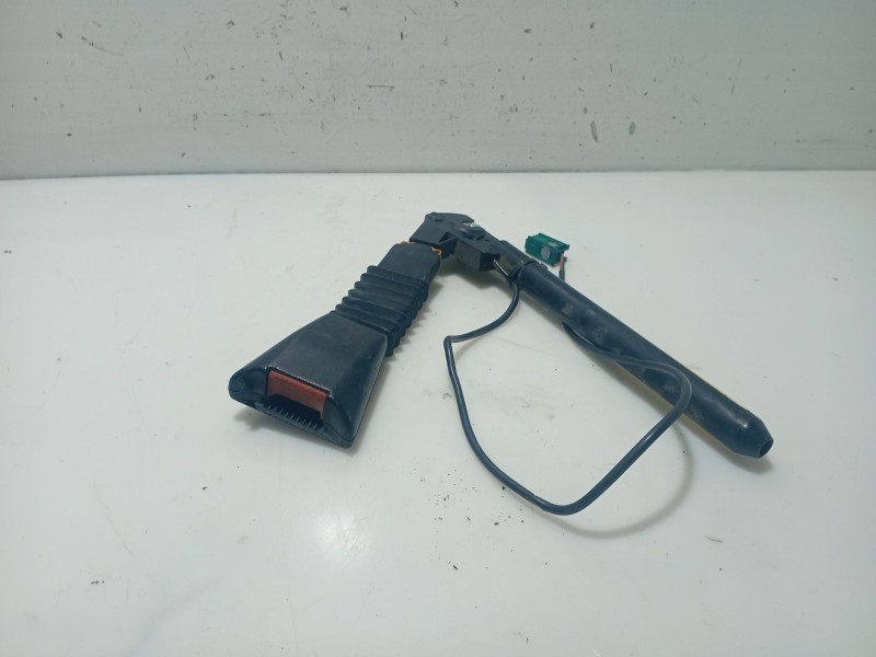 Recambio de anclaje cinturon delantero izquierdo para opel zafira a monospace (t98) 2.0 dti 16v (f75) referencia OEM IAM 0905606