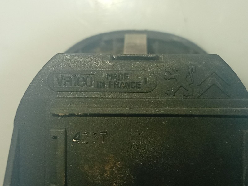 Recambio de mando elevalunas delantero izquierdo para peugeot 206 berlina referencia OEM IAM 6552WQ  