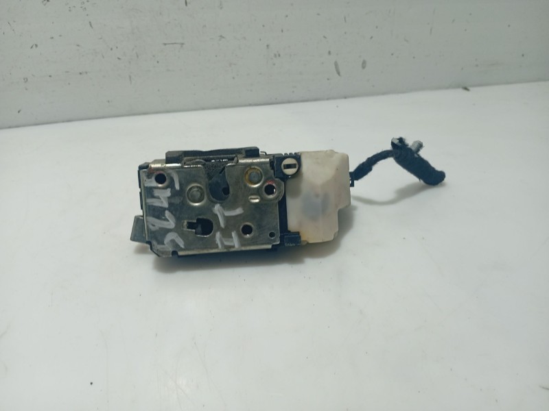 Recambio de cerradura puerta trasera izquierda para lancia lybra berlina referencia OEM IAM 46768177  