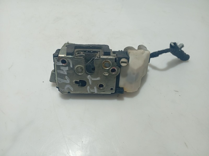 Recambio de cerradura puerta trasera izquierda para lancia lybra berlina referencia OEM IAM 46768177  