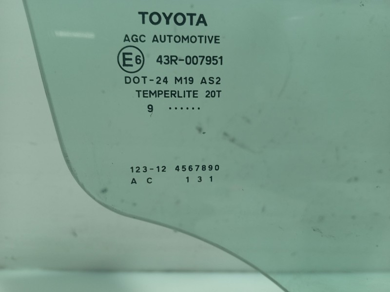 Recambio de luna delantera derecha para toyota yaris (ksp9/scp9/nlp9) referencia OEM IAM 681100D081  
