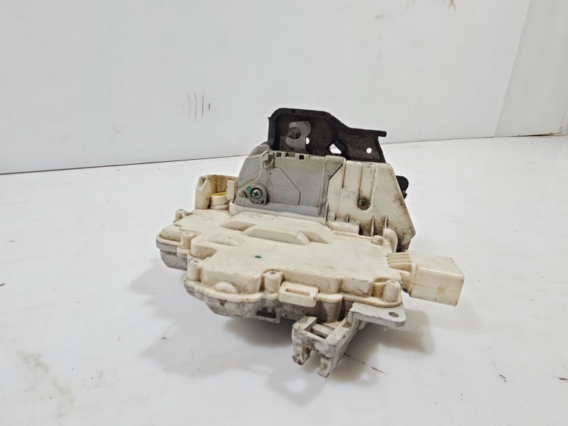 Recambio de cerradura puerta delantera izquierda para audi a4 berlina (8e) referencia OEM IAM 8E1837015AA  