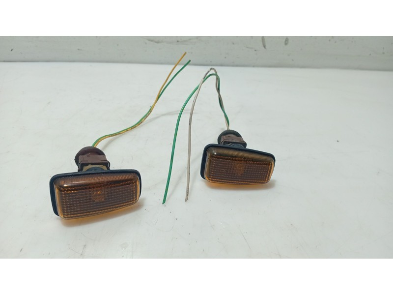 Recambio de piloto lateral izquierdo para citroën xsara (n1) 1.9 td referencia OEM IAM 632545  