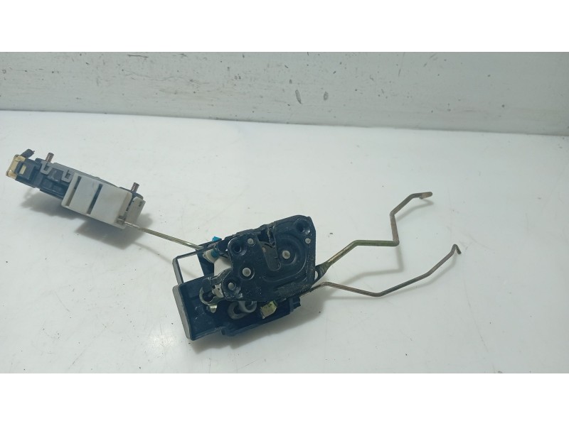 Recambio de cerradura puerta delantera derecha para hyundai xg 3.0 xg referencia OEM IAM 8132039001  