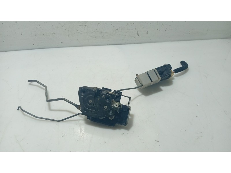 Recambio de cerradura puerta delantera izquierda para hyundai xg 3.0 xg referencia OEM IAM 8131039001  