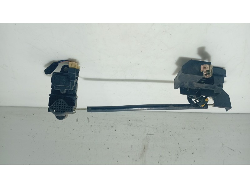 Recambio de cerradura puerta trasera derecha para hyundai xg 3.0 xg referencia OEM IAM 8142039000  