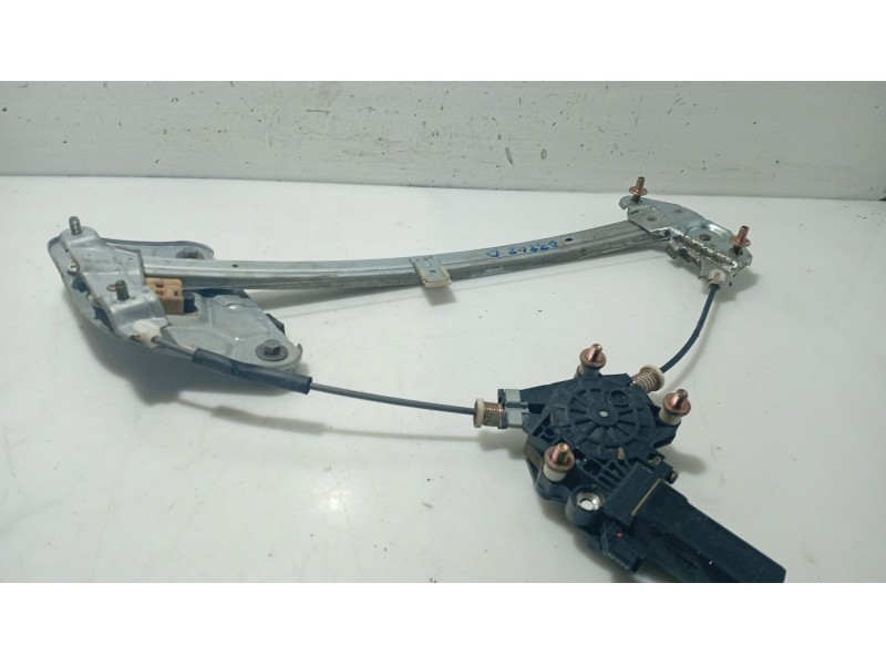 Recambio de elevalunas delantero derecho para hyundai xg 3.0 xg referencia OEM IAM 8246039000  