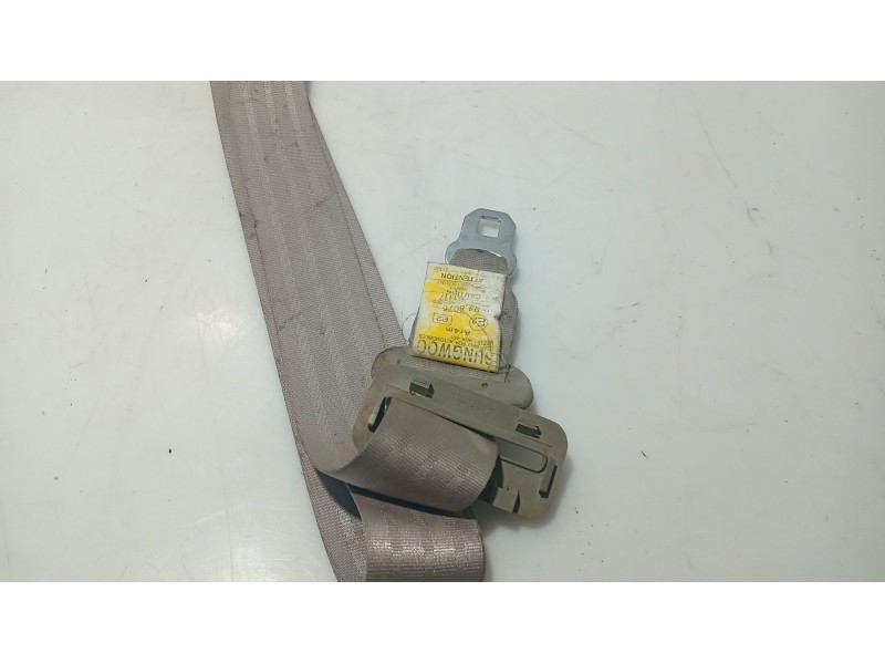 Recambio de cinturon seguridad trasero central para hyundai xg 3.0 xg referencia OEM IAM 8982039000  