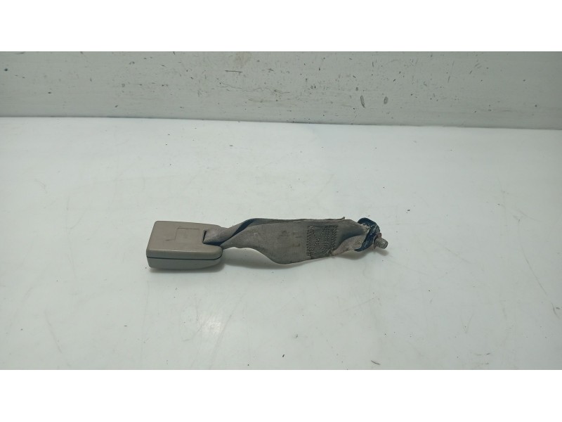 Recambio de anclaje cinturon trasero izquierdo para hyundai xg 3.0 xg referencia OEM IAM 8983039600ZQ  