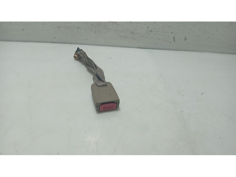 Recambio de anclaje cinturon trasero izquierdo para hyundai xg 3.0 xg referencia OEM IAM 8983039600ZQ  