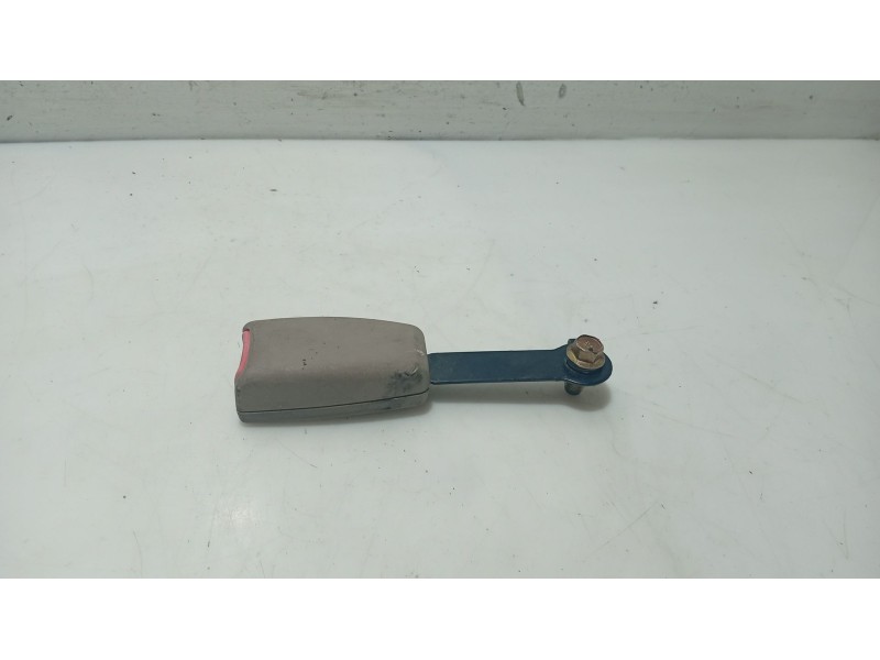Recambio de anclaje cinturon delantero derecho para hyundai xg 3.0 xg referencia OEM IAM 888403D000ZQ  