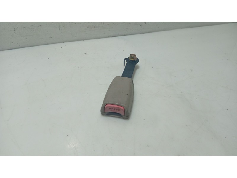 Recambio de anclaje cinturon delantero derecho para hyundai xg 3.0 xg referencia OEM IAM 888403D000ZQ  