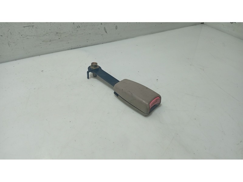 Recambio de anclaje cinturon delantero derecho para hyundai xg 3.0 xg referencia OEM IAM 888403D000ZQ  