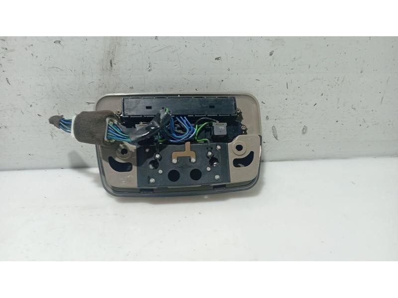 Recambio de luz interior para hyundai xg 3.0 xg referencia OEM IAM 92830390  