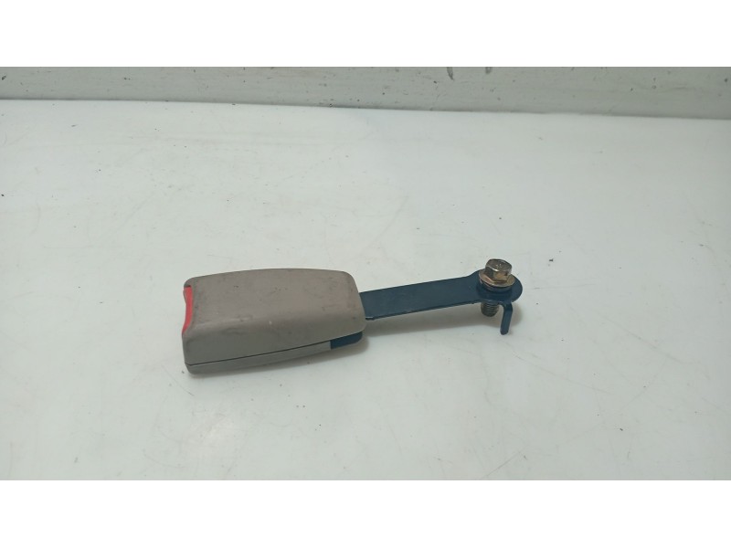 Recambio de anclaje cinturon delantero izquierdo para hyundai xg 3.0 xg referencia OEM IAM 888303D000  