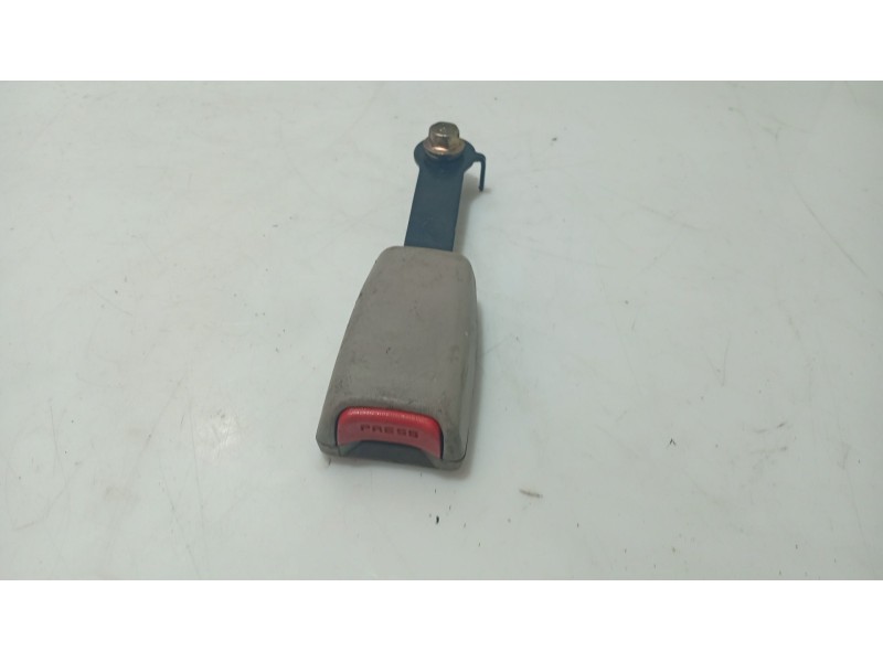 Recambio de anclaje cinturon delantero izquierdo para hyundai xg 3.0 xg referencia OEM IAM 888303D000  