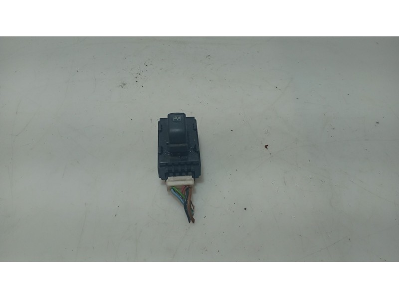 Recambio de mando elevalunas trasero derecho para hyundai xg 3.0 xg referencia OEM IAM 9358039XXX  