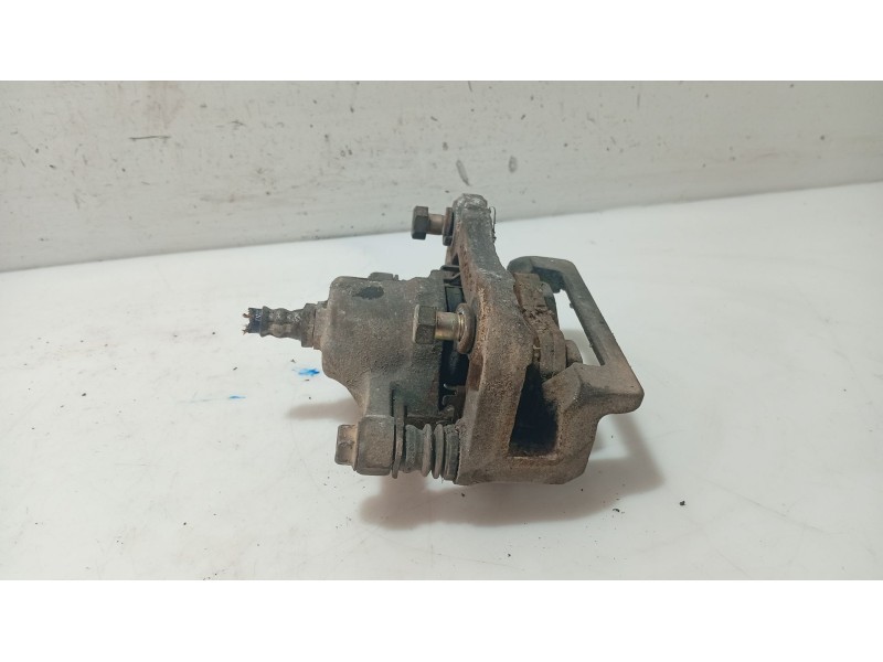 Recambio de pinza freno trasera derecha para hyundai xg 3.0 xg referencia OEM IAM 5831138A10  