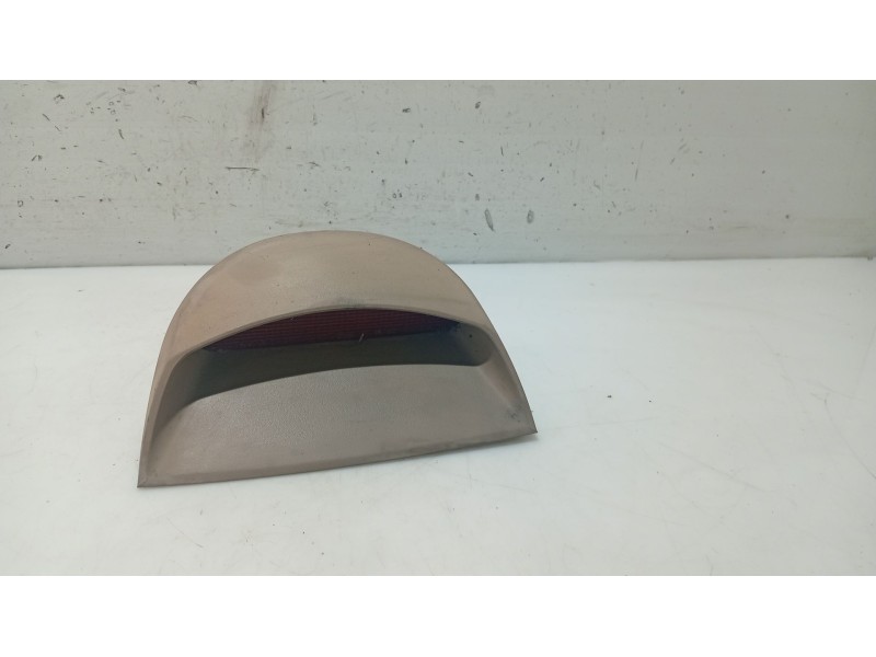 Recambio de luz central de freno para hyundai xg 3.0 xg referencia OEM IAM 9275038051ZQ  