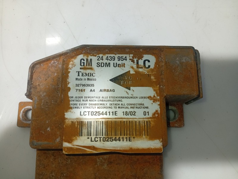 Recambio de centralita airbag para opel corsa c referencia OEM IAM 24439954  